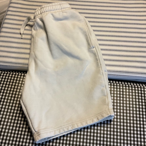 While Lacoste sweat shorts - Picture 2 of 6